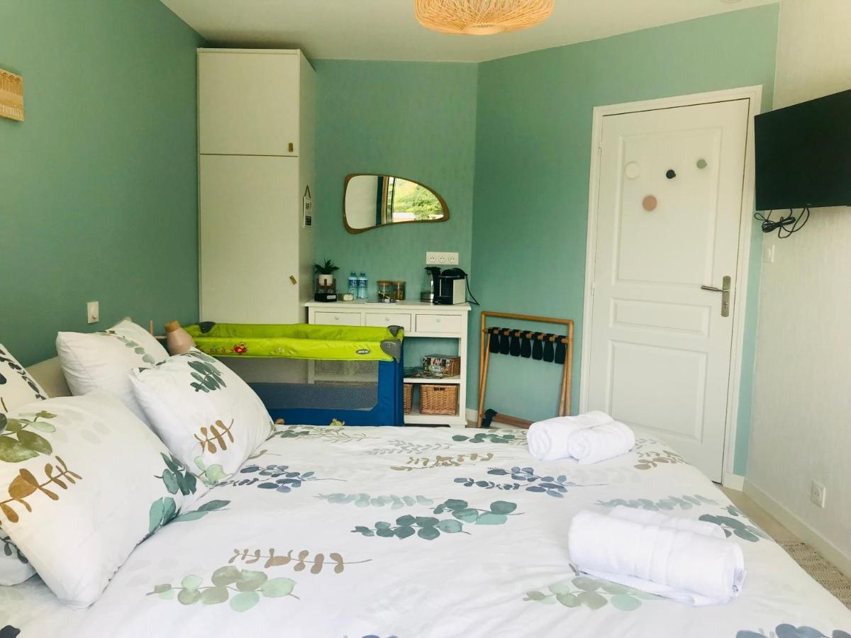 Bed and Breakfast Au Petit Bonheur De Claire Et Jo La Chapelle-Caro Zewnętrze zdjęcie