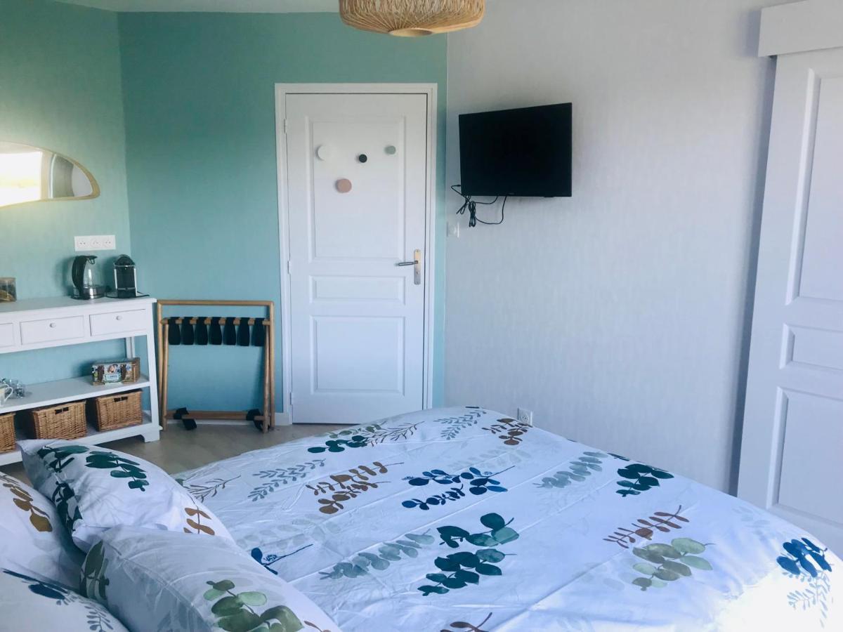 Bed and Breakfast Au Petit Bonheur De Claire Et Jo La Chapelle-Caro Zewnętrze zdjęcie