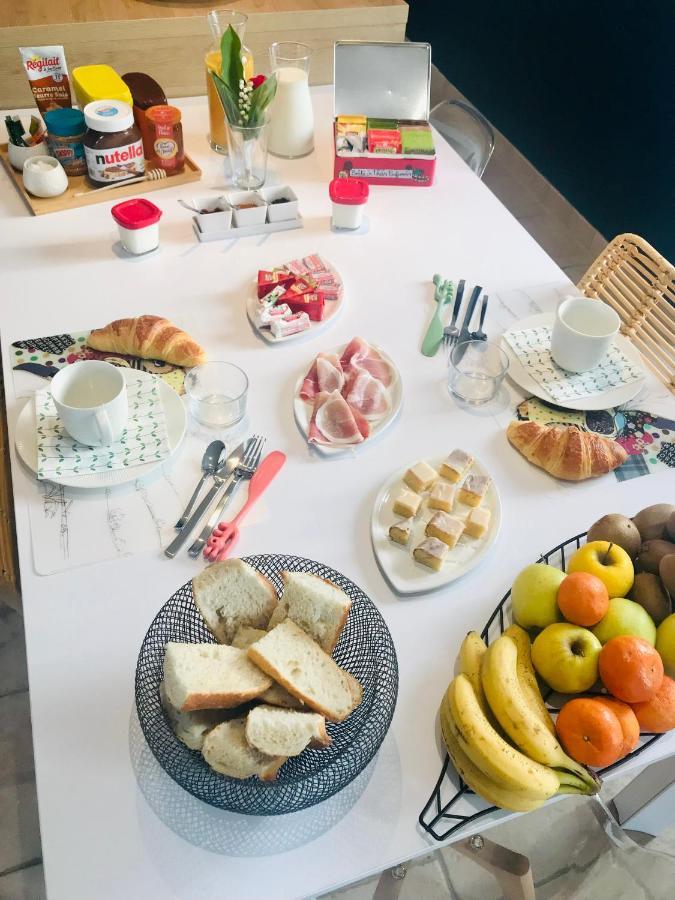 Bed and Breakfast Au Petit Bonheur De Claire Et Jo La Chapelle-Caro Zewnętrze zdjęcie