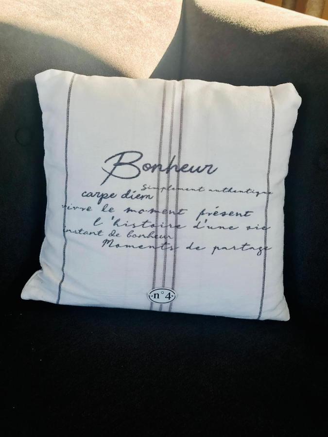 Bed and Breakfast Au Petit Bonheur De Claire Et Jo La Chapelle-Caro Zewnętrze zdjęcie