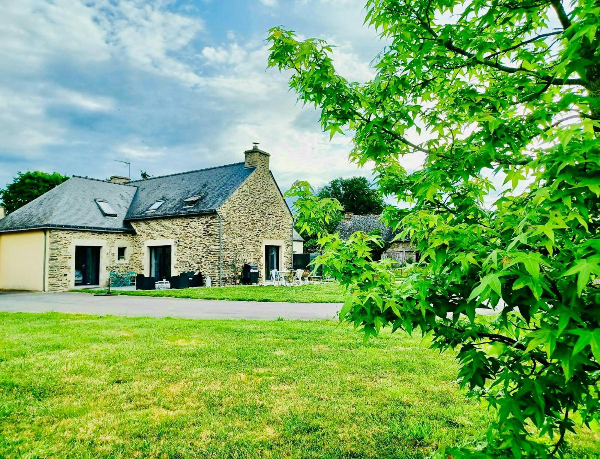 Bed and Breakfast Au Petit Bonheur De Claire Et Jo La Chapelle-Caro Zewnętrze zdjęcie